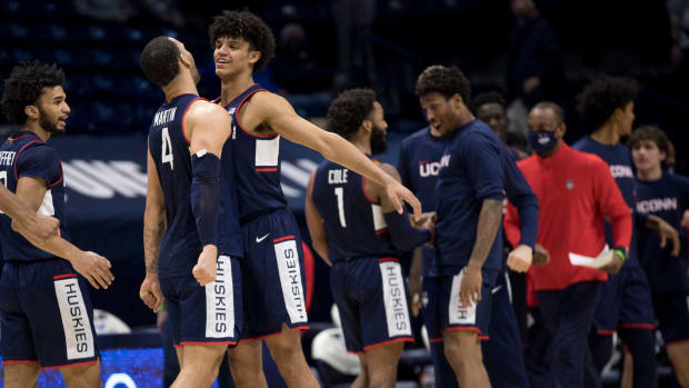 uconn men's basketball west virginia